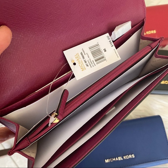 Michael Kors large carryall wallet clutch - Picture 3 of 12